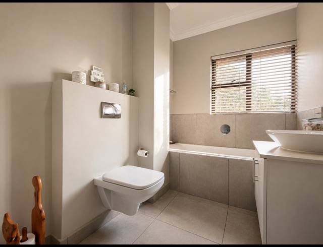 4 BEDROOM APARTMENT TO LET IN BALLITO CENTRAL